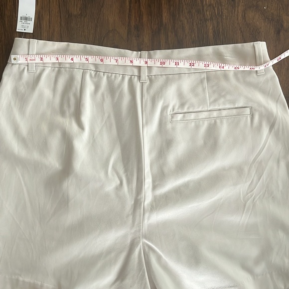 Old Navy Women’s Silver Gray Extra High-Waisted Taylor Trouser Shorts- Large NWT - Picture 5 of 9